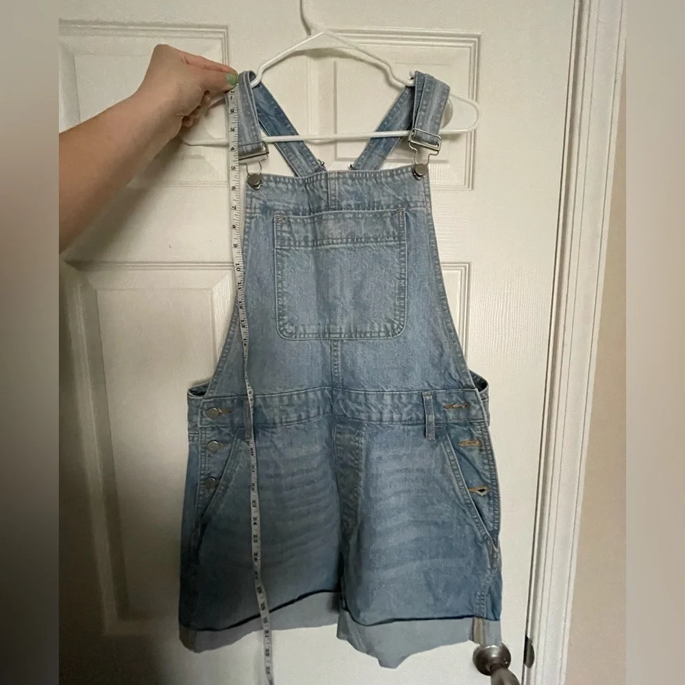 BDG Urban Outfitters Women’s 31 Light Wash Denim Short Overalls